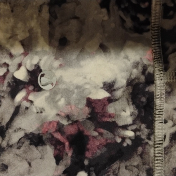 lululemon athletica 2 Piece Set. Womens size4.Moody Mirage,White,DeepNavy color - Picture 7 of 12